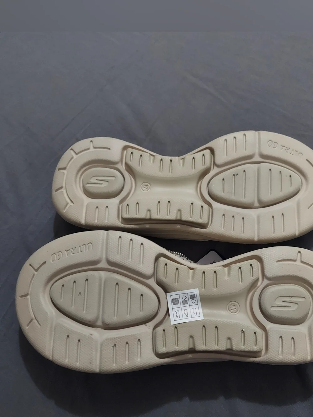 NWT Skechers Arch Fit Go Walk Rhinestone Sandals Wide Fit Size 8